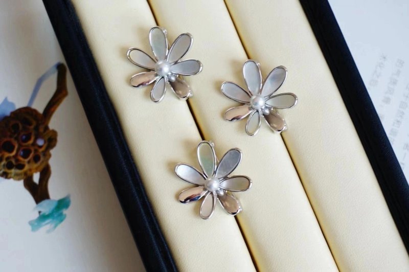 雏菊 天然贝母 天然海水珍珠 akoya 真多麻 胸针吊坠 - 胸针 - 珍珠 银色