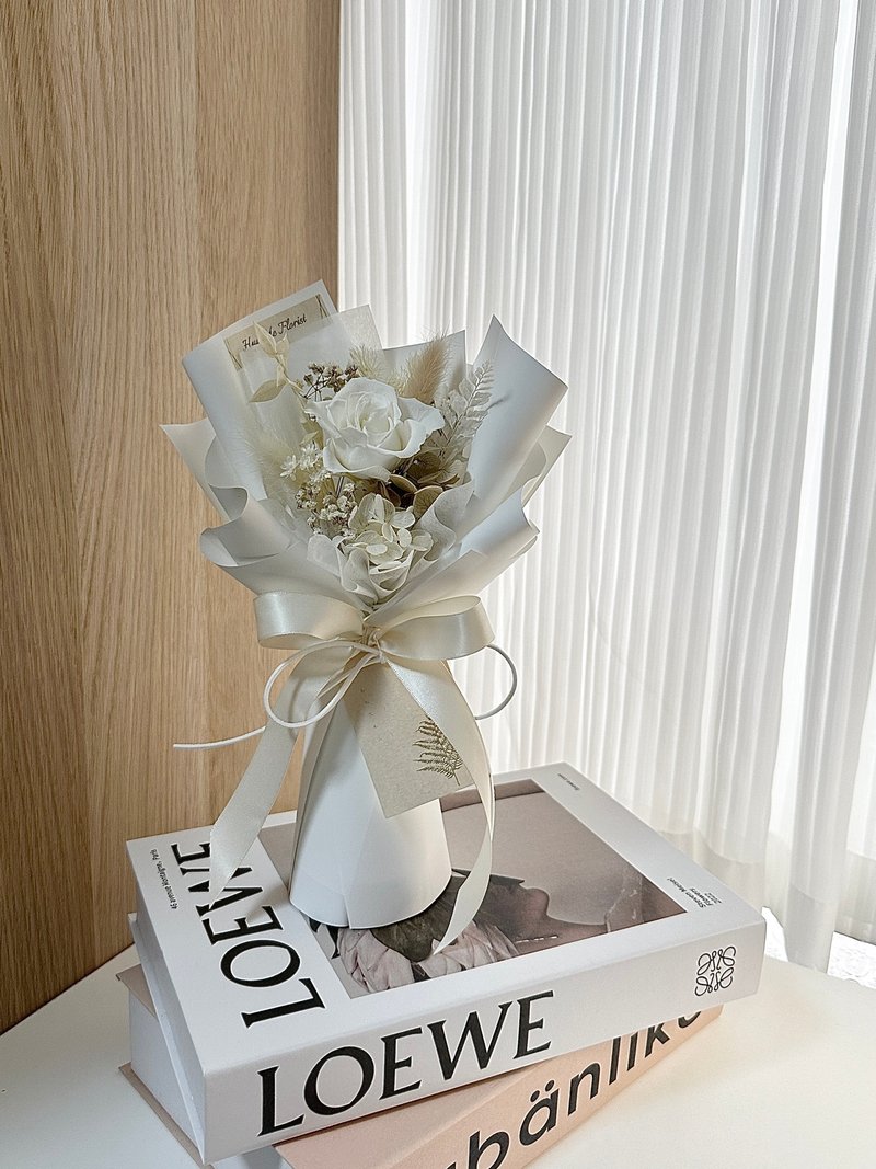 白月光 永生玫瑰花束 - 干燥花/捧花 - 植物．花 白色