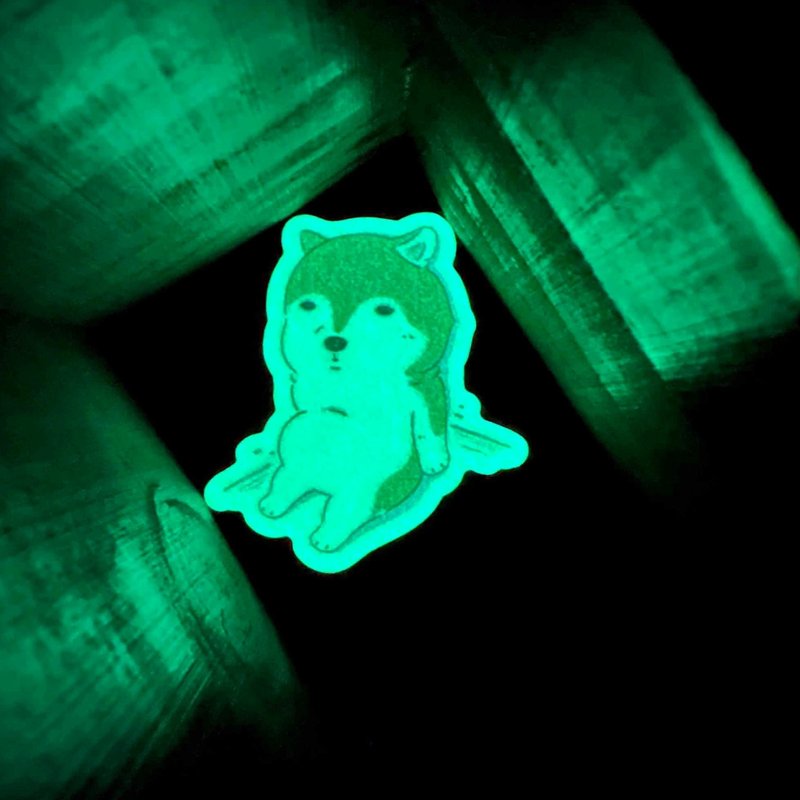 跌坐在角落 强效夜光贴纸 - 贴纸 - 纸 