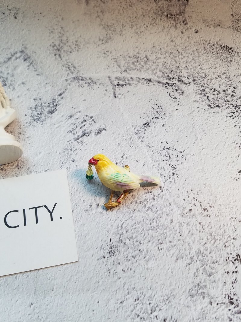 联名设计合作款小鸟胸针中国风胸花旗袍胸挂 - 胸针 - 树脂 黄色