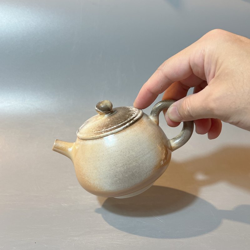 柴烧瓷土奶油系正把茶壶 / 柴烧茶具  / 小平凡手作 - 茶具/茶杯 - 陶 