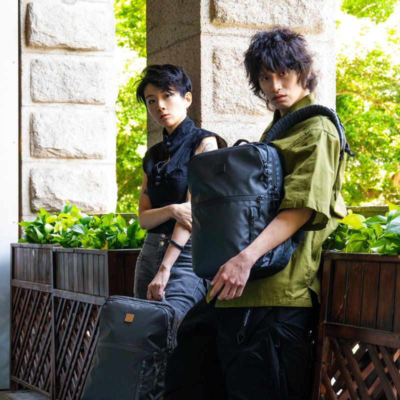 MORAL Cecil Compact II 后背包 特别版防泼水 通勤上学 男女后背 - 后背包/双肩包 - 环保材料 