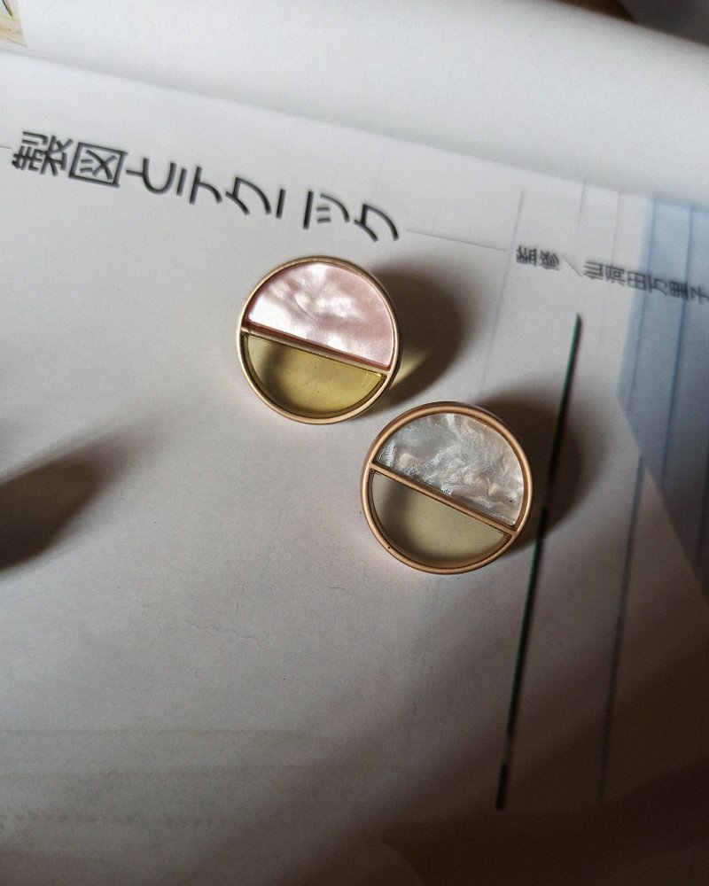 【孤品限定】云花双色半月窗型耳环  - Vintage - 耳环/耳夹 - 其他材质 多色