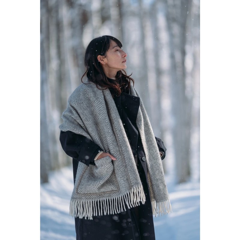 MARIA羊毛口袋披肩 (浅灰条纹) - 围巾/披肩 - 羊毛 灰色
