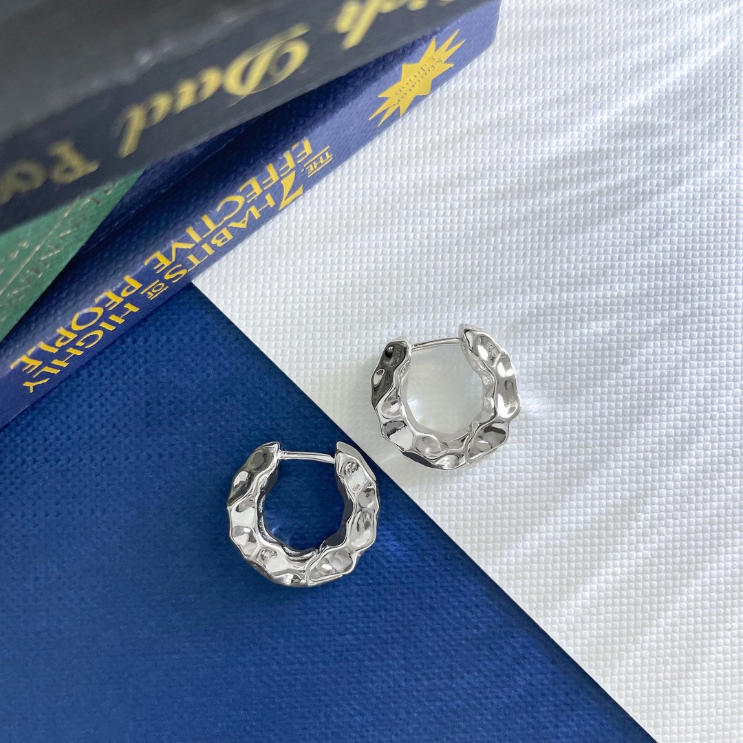 :岩颜: 925Silver 扎实感耳扣 - 耳环/耳夹 - 纯银 