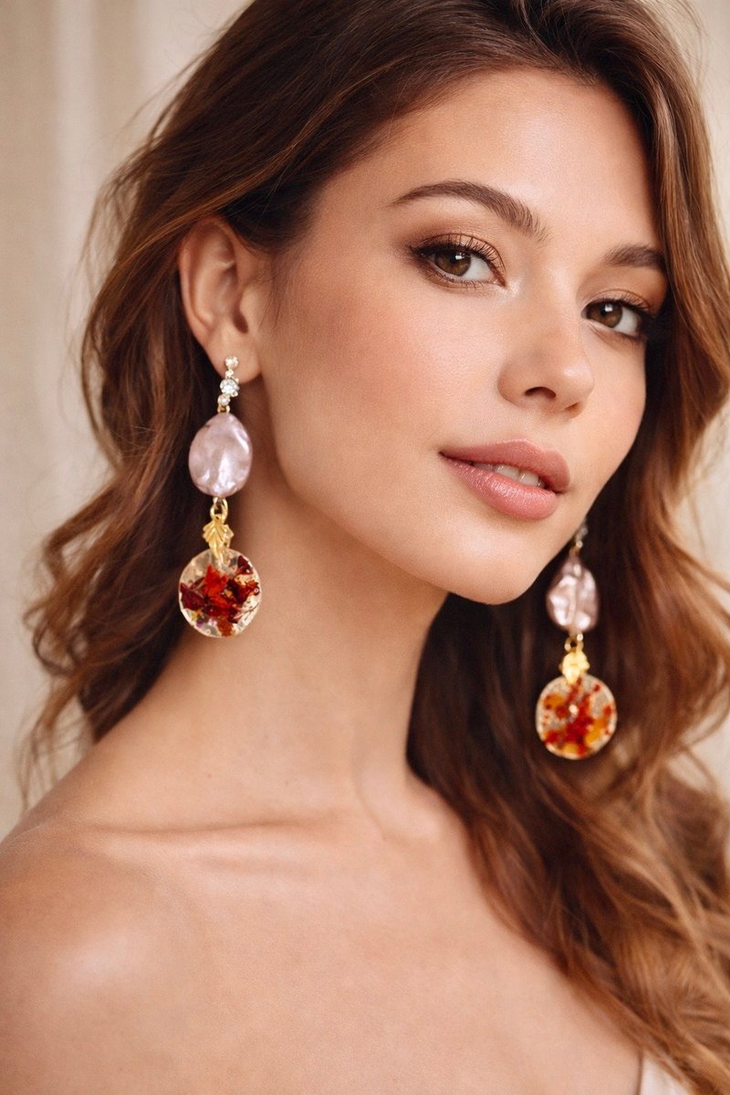 巴洛克珍珠与真实花朵树脂耳环，手工镀金垂坠耳环 - 耳环/耳夹 - 树脂 