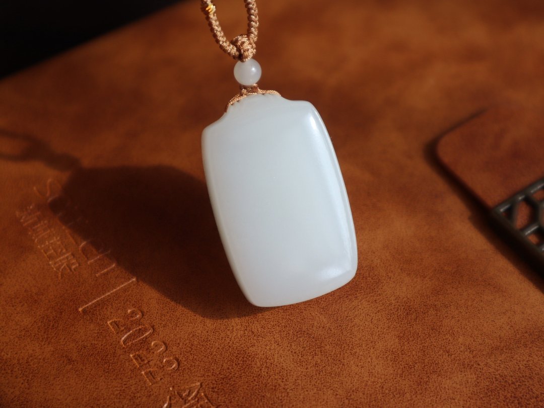 天然新疆羊脂玉无事牌吊坠项链  和田玉无事牌 脂份厚 细腻油润 - 项链 - 玉石 