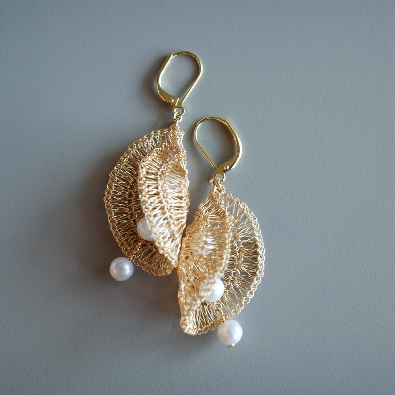 【Pinkoi 线下活动预购商品】Pearl Cascade　耳环　Gold color - 耳环/耳夹 - 珍珠 银色