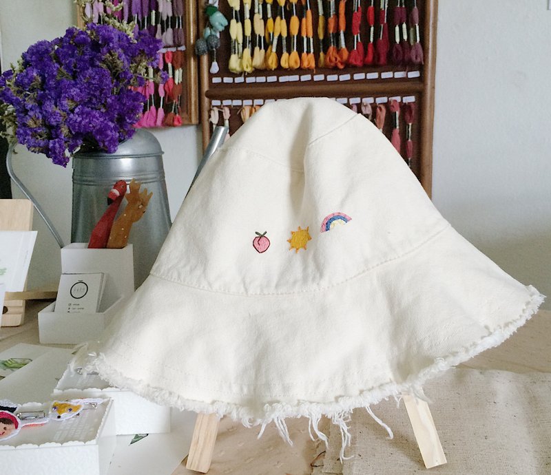 Peach Sun Rainbow (bucket embroidery) - 帽子 - 绣线 白色