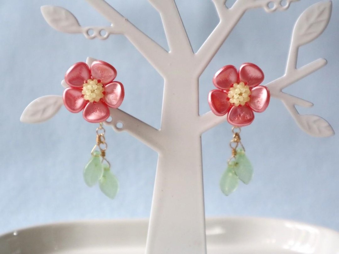 Candy Flower Clip-On Pink Flowers Delicate Cute Cute Elegant Gorgeous Red Plum Peach Sakura New Year Spring Back Catch Style Czech Beads Czech Glass - 耳环/耳夹 - 玻璃 粉红色