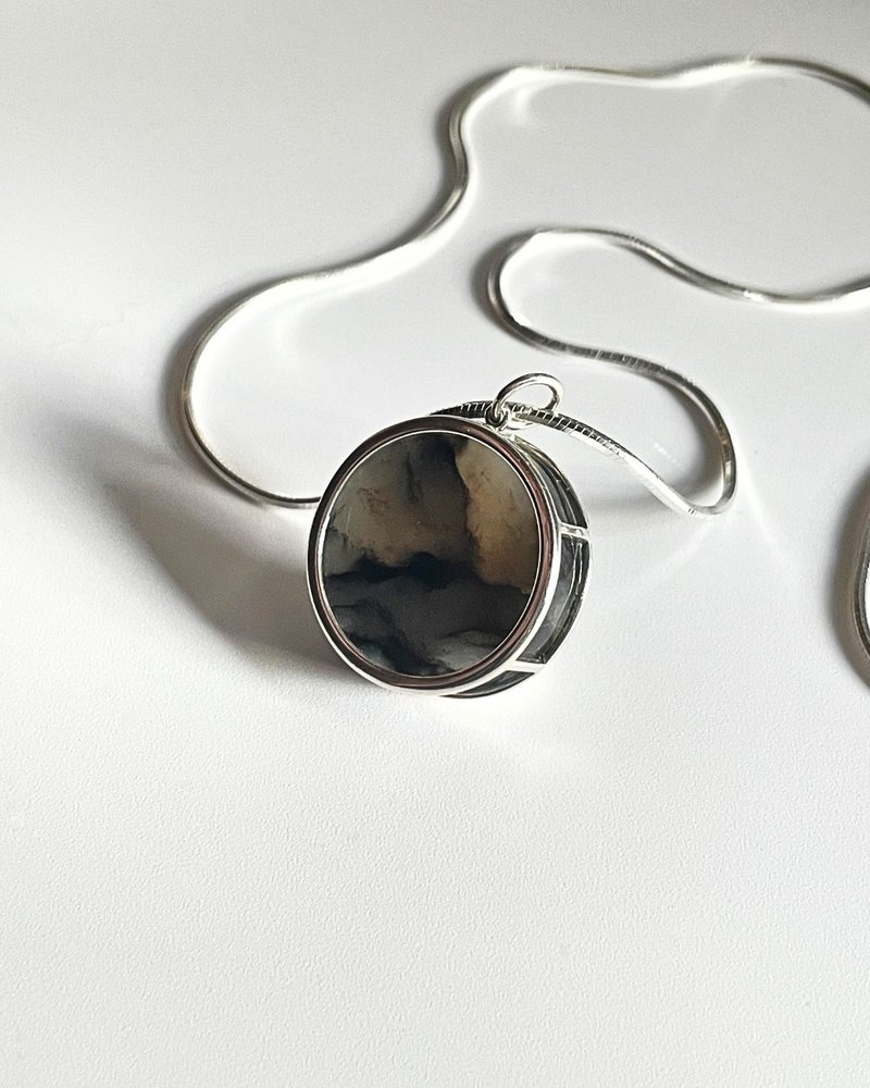 天然和田玉聚墨青花圆牌纯银项链  对境 Z01 02 03 04 05 - 项链 - 玉石 银色