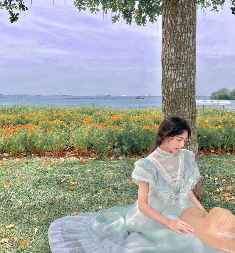 沈醉浪漫 紫阳 绣球 耳环 手工 姿婷  白花心蕊绿 - 耳环/耳夹 - 陶 白色