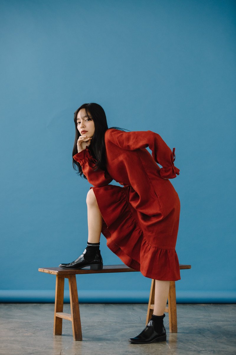 RUFFLE DRESS WITH LONG SLEEVES IN TANGERINE - 洋装/连衣裙 - 棉．麻 红色