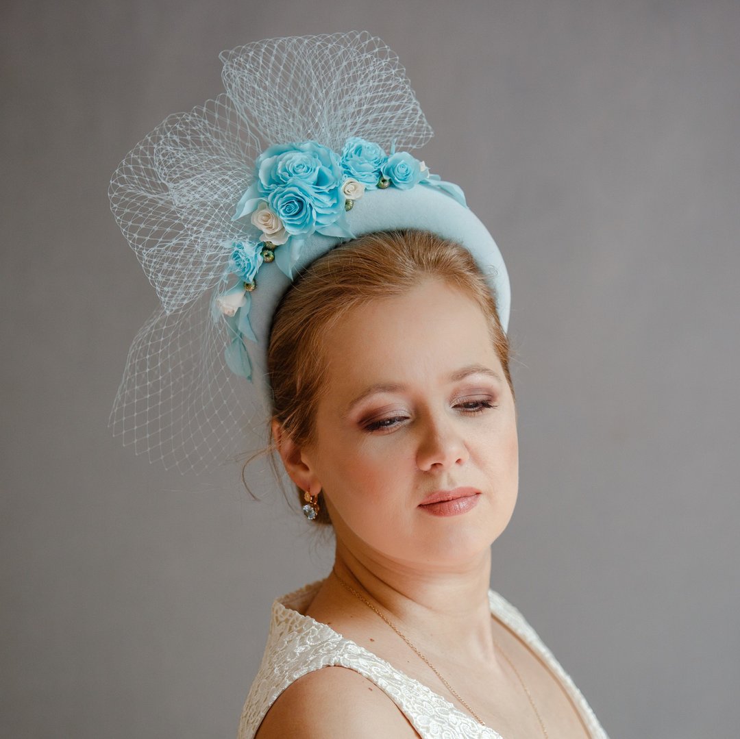 Baby blue wedding fascinator. Padded velvet headband for special occasion. - 发带/发箍 - 其他材质 蓝色