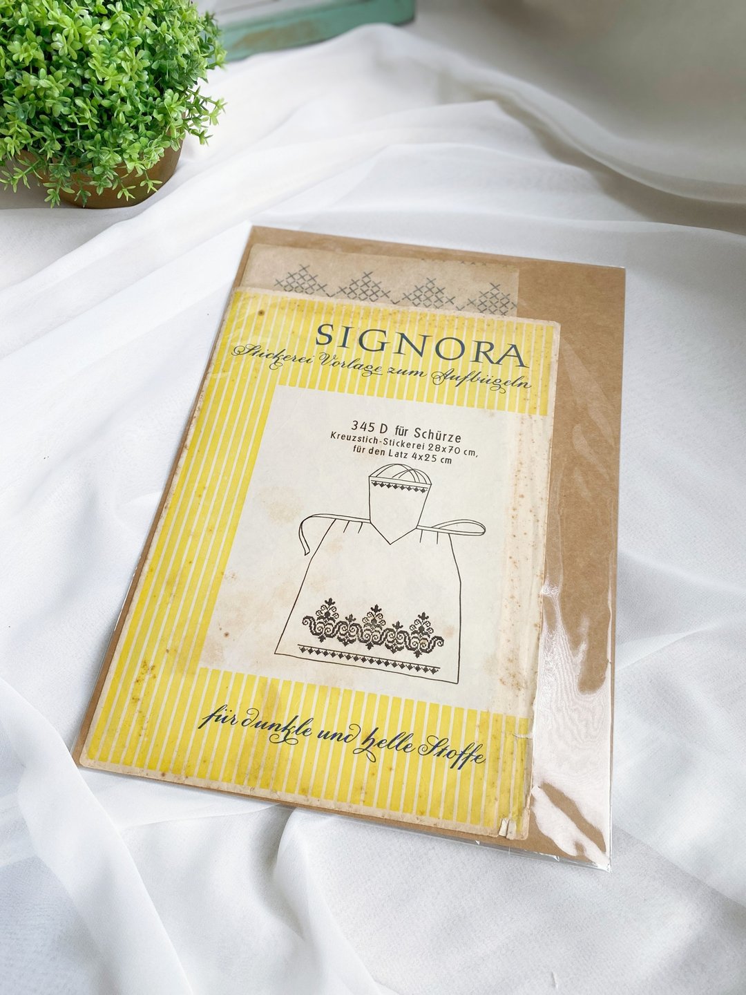【好日恋物】德国带回古老刺绣/十字绣图面含纸型纸本收藏品 - 编织/刺绣/羊毛毡/裁缝 - 其他金属 多色