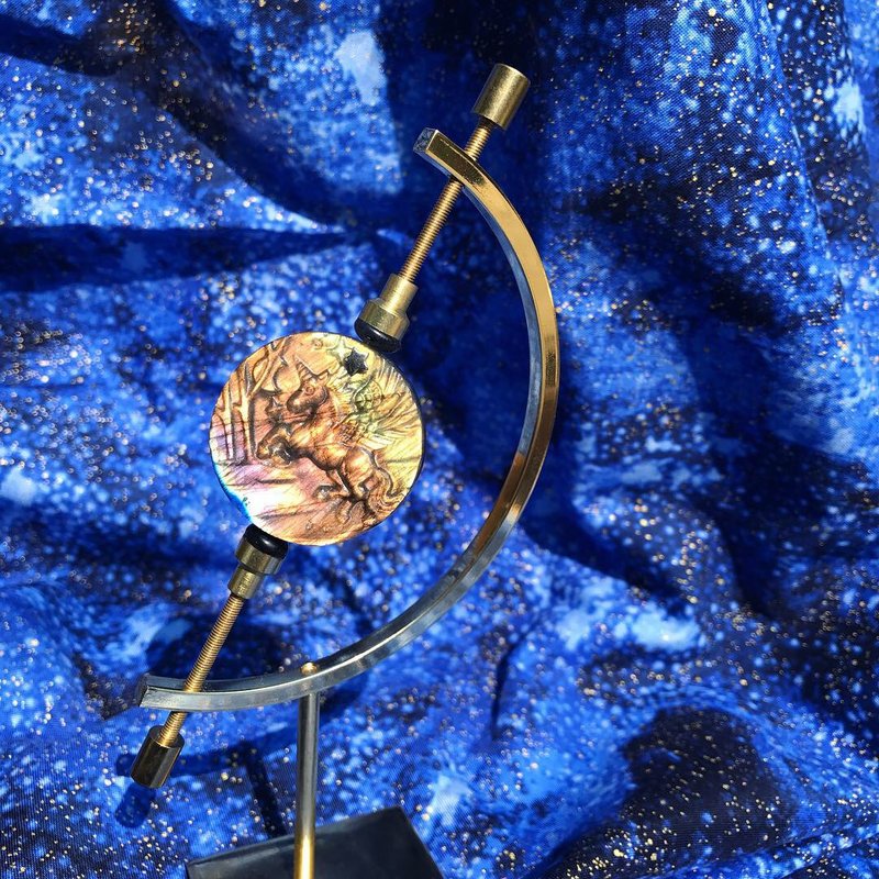 【Lost and find】天然石 彩虹光 独角马 星球仪 摆件 - 摆饰 - 宝石 多色