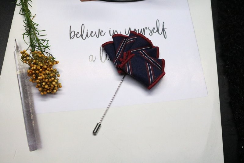 條紋口袋巾胸針改良版懶人口袋巾插針 - 胸针 - 棉．麻 多色