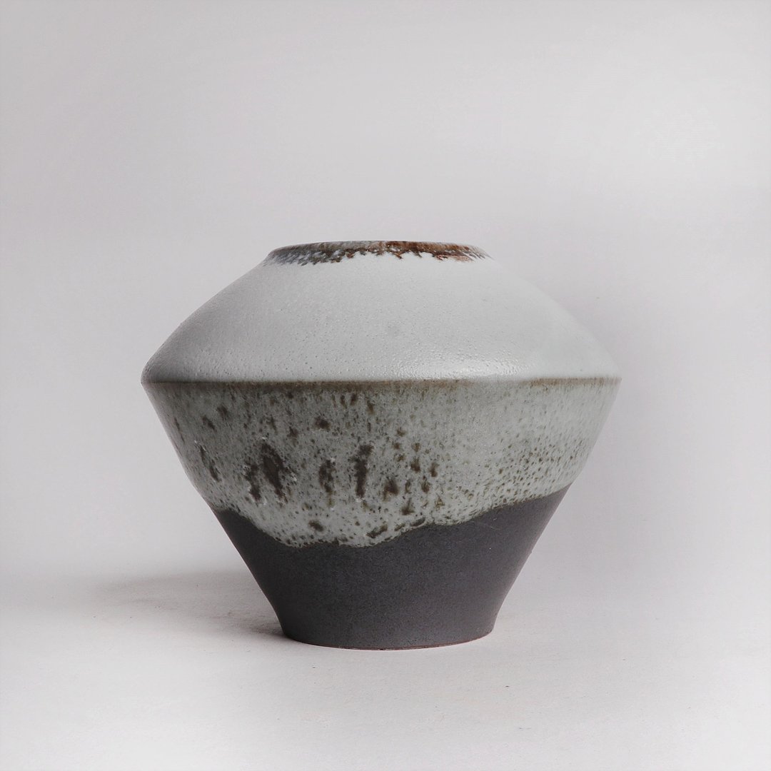 明芽窑 l 灰釉茧形花器花瓶 H2 - 花瓶/陶器 - 陶 灰色