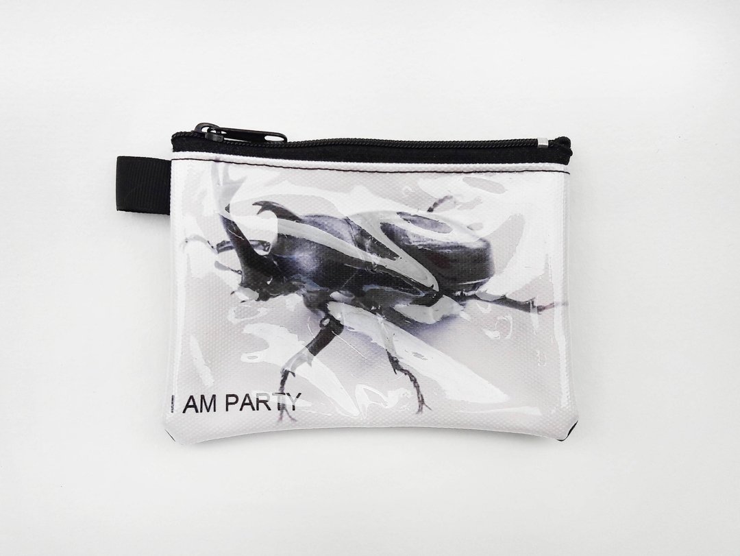 ｜I AM PARTY｜ 手工油画布 皮革零钱包 - 独角仙【买就送 品牌胸章or悠游卡贴 x1】 - 零钱包 - 其他材质 