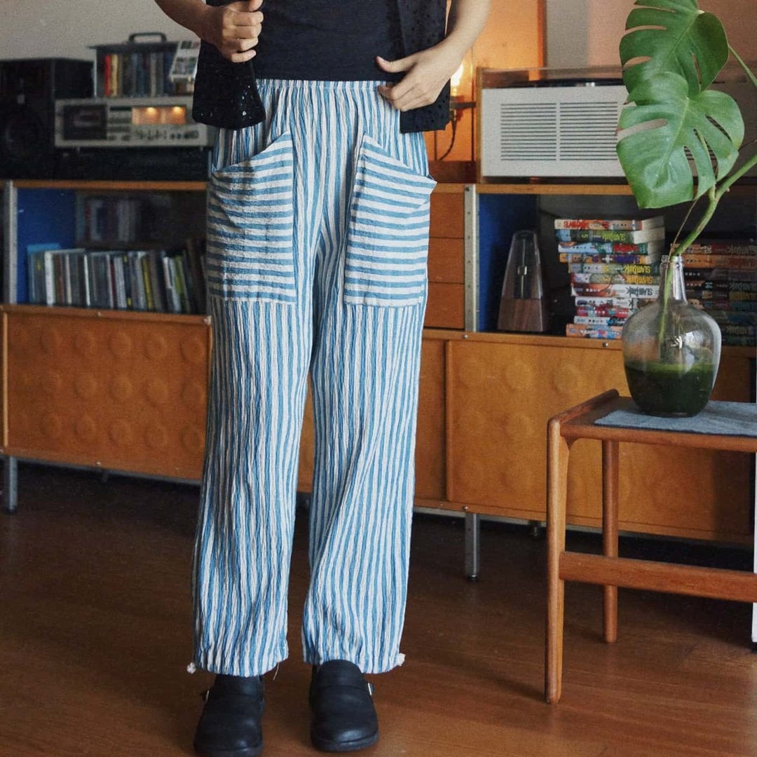 復古藍白條褶皺薄棉面料 涼爽舒適運動瑜伽褲 抽繩直筒褲 - 女装长裤 - 棉 蓝色