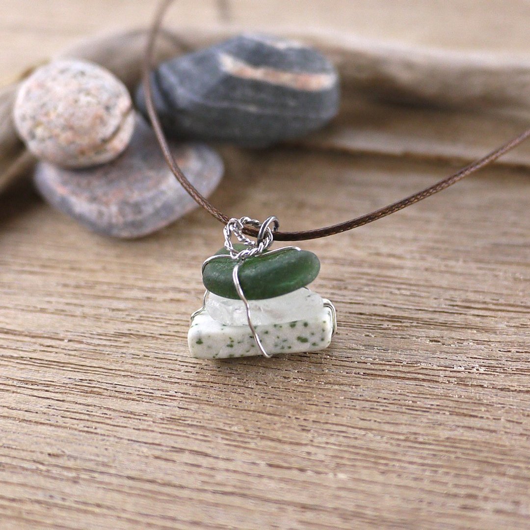 自然 石头 海玻璃 颈链 手工项链 原创独特饰物 环保 UPCYCLING - 绿,透明,绿点 - 颈链 - 石头 绿色