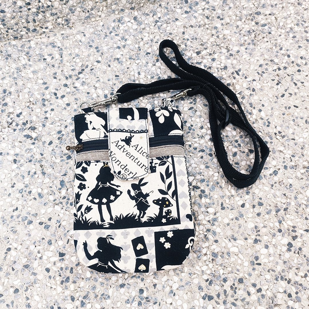 手机侧背包-爱丽丝梦游仙境 - 侧背包/斜挎包 - 棉 黑色
