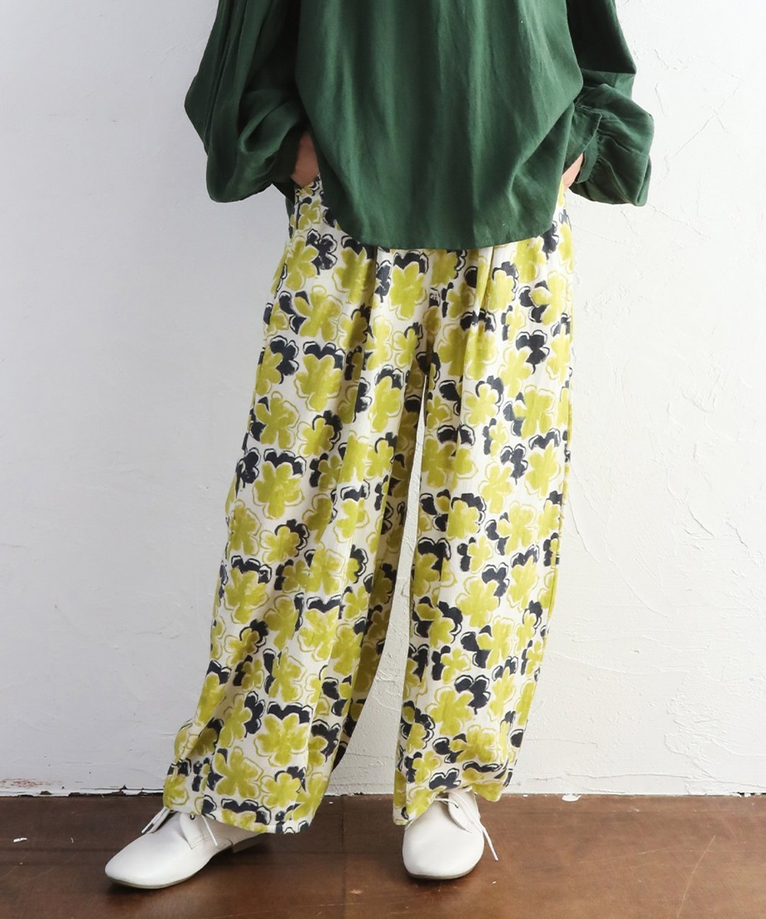 Fly flower corduroy pants - 女装长裤 - 棉．麻 绿色