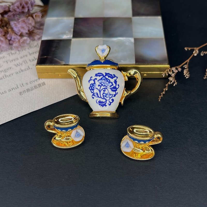 Avon 雅芳手捏陶茶壶茶杯 胸针耳针 - 耳环/耳夹 - 陶 白色