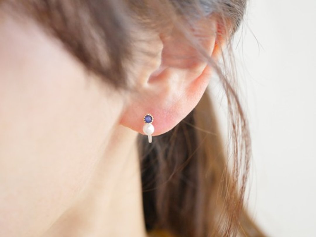 Earrings like pierced Clip-On* Blue sapphire (zirconia) and single pearl Clip-On* - 耳环/耳夹 - 宝石 