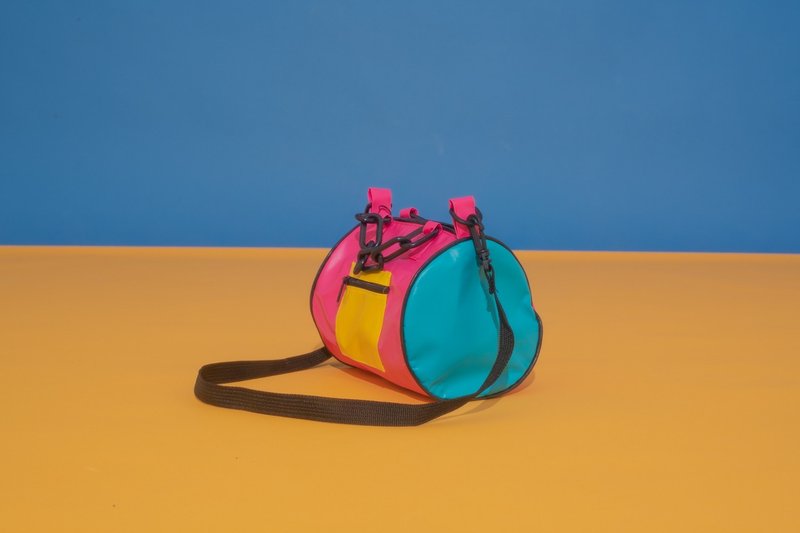 80s设计风格-桃红撞色两用防水滚筒包(预购中) - 侧背包/斜挎包 - 防水材质 