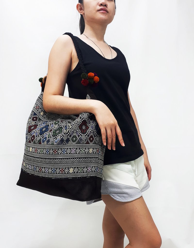 Woven Cotton Bag Tote bag Women bag Shoulder bag Shopping bag Pom Pom Strap - 其他 - 其他材质 多色
