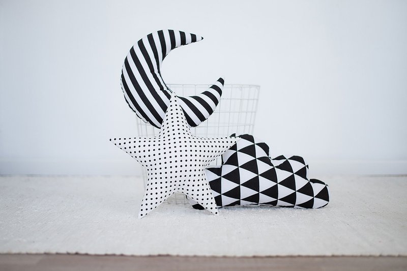 Set of 3! White and black kids shaped pillows moon - star - cloud - 满月礼盒 - 棉．麻 透明