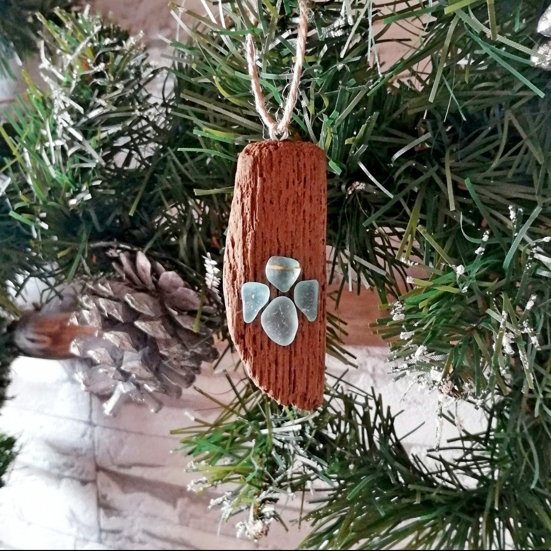 Christmas Tree Angel.Sea glass Angel ornament.Holiday Beach Decor.2022 ornament - 玩偶/公仔 - 玻璃 多色