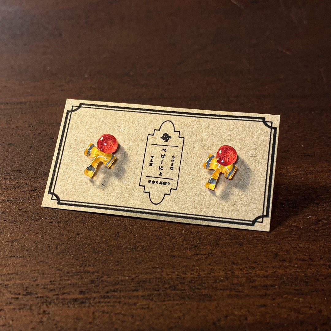 迷你剑玉耳环 - 耳环/耳夹 - 塑料 红色