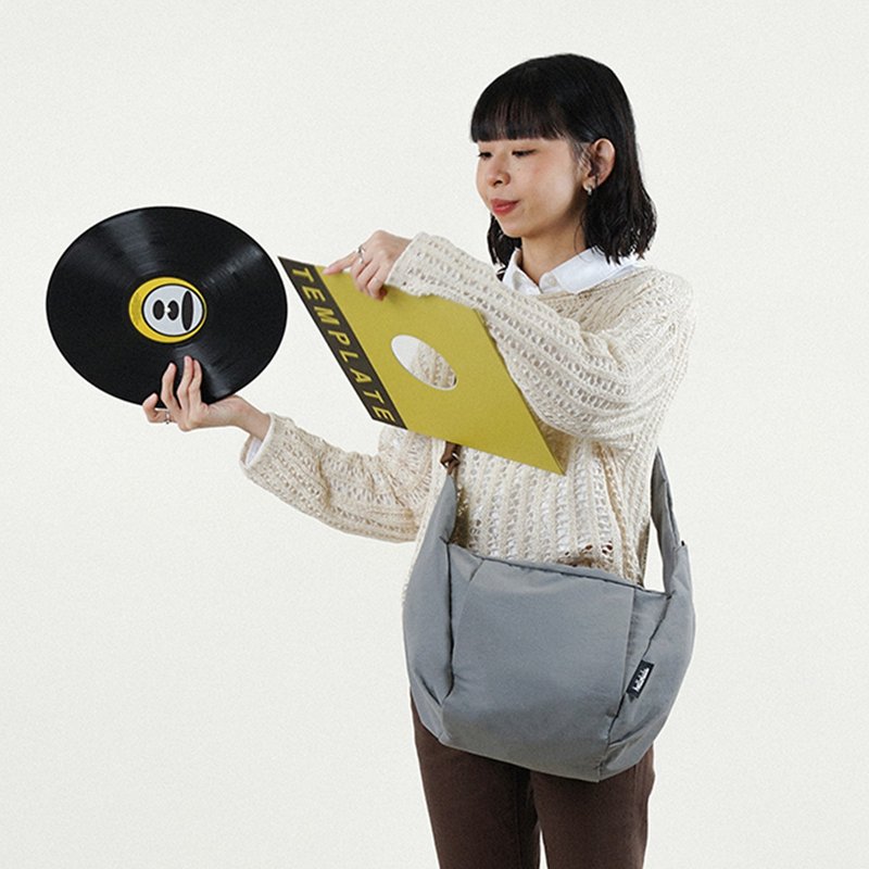【FW25全新Wander系列】MILES 日常斜背包 中号 (珍珠灰) - 侧背包/斜挎包 - 环保材料 灰色