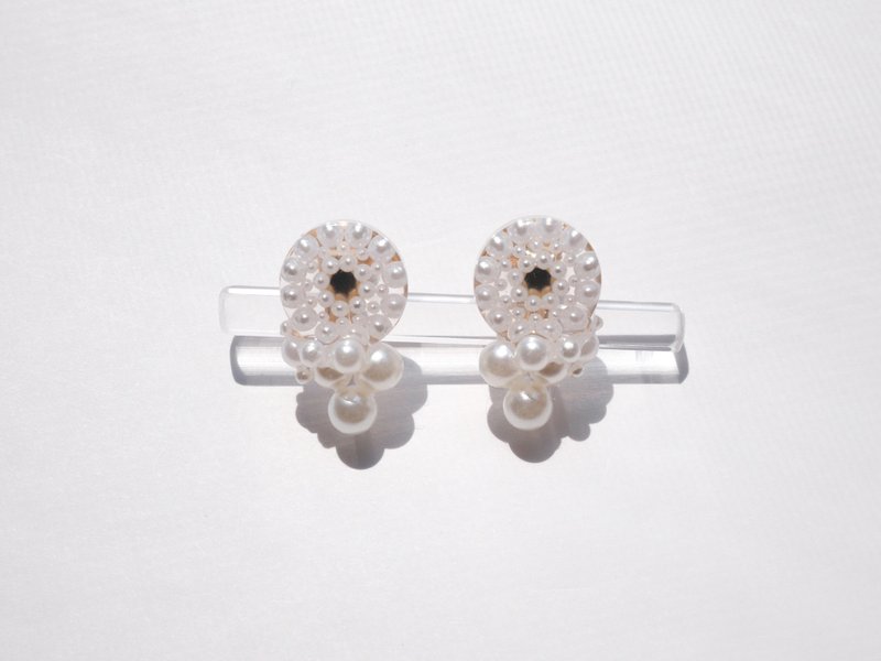 oval lace bubble S - 耳环/耳夹 - 树脂 白色