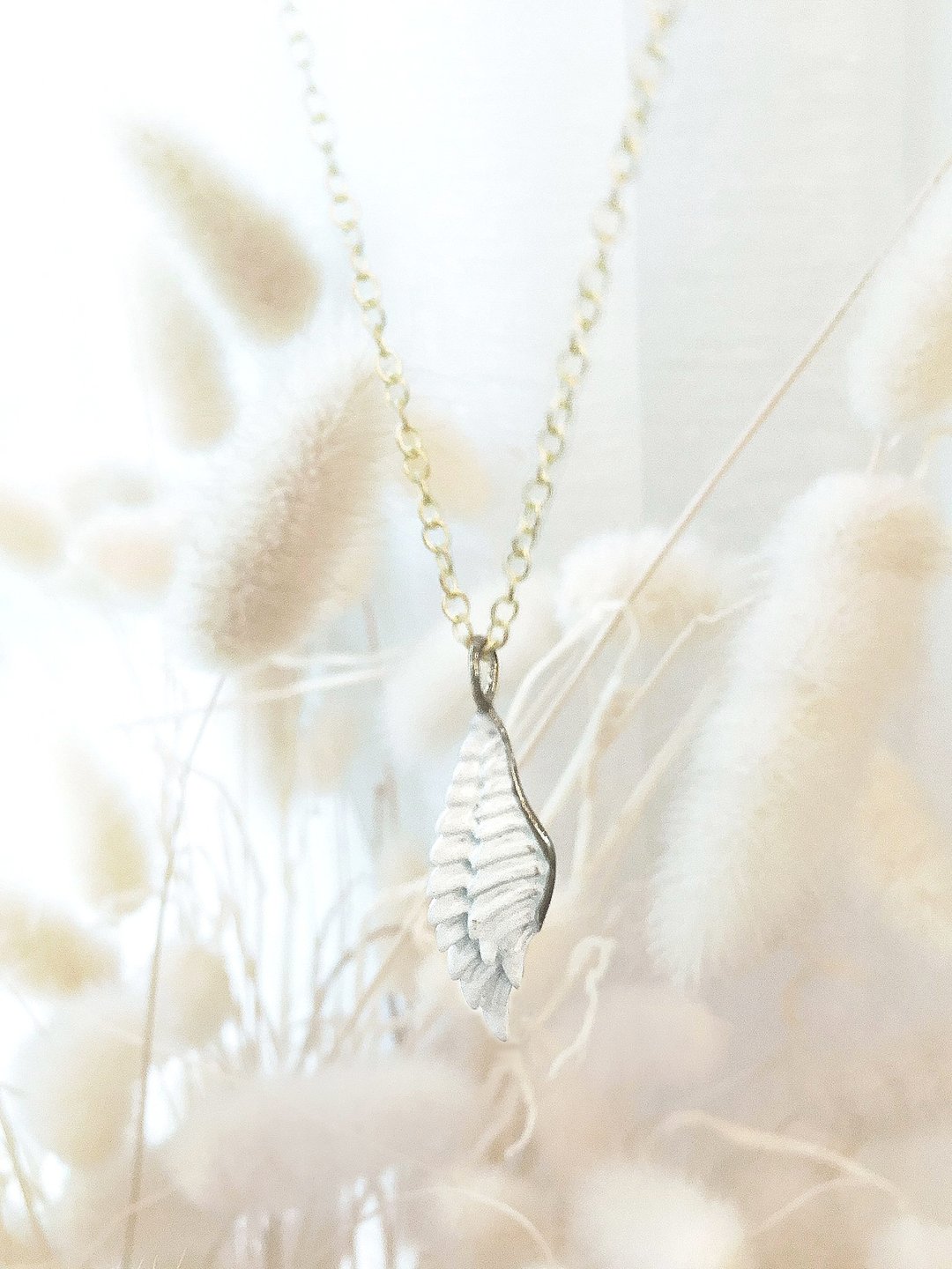 White Angel Wing Necklace in Brass. Fairy Tale Collection Available in 4 Colours - 项链 - 其他金属 