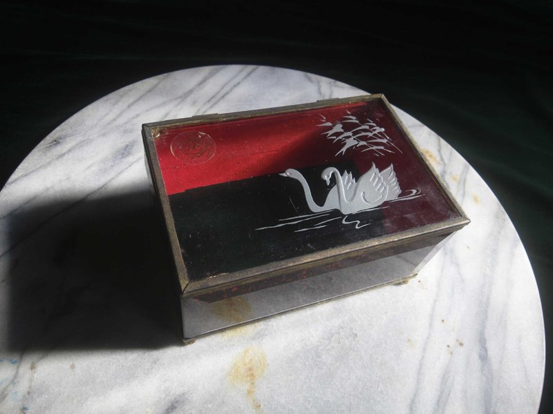 【老时光 OLD-TIME】早期台湾制雕刻玻璃珠宝盒 - 收纳用品 - 其他材质 
