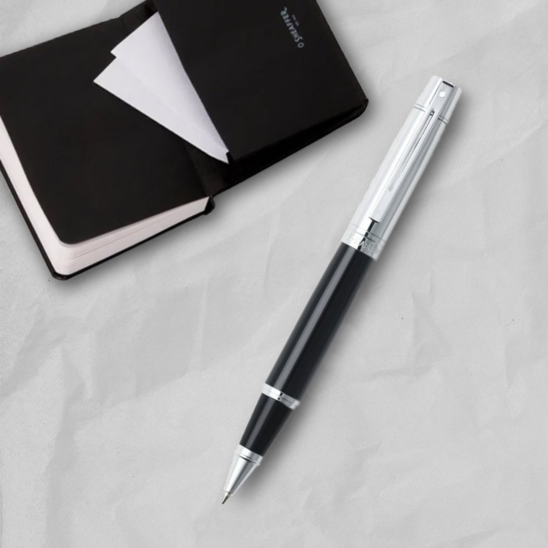 【SHEAFFER】300 系列黑杆银盖钢珠笔+A6 笔记本礼盒 免费刻字 - 钢珠笔 - 其他金属 黑色
