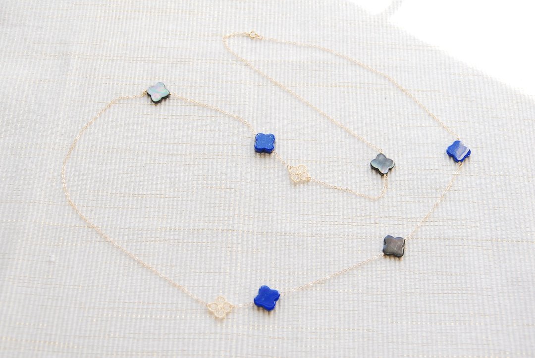Long necklace with flower lace and shell Lapis lazuli 14kgf - 长链 - 宝石 蓝色