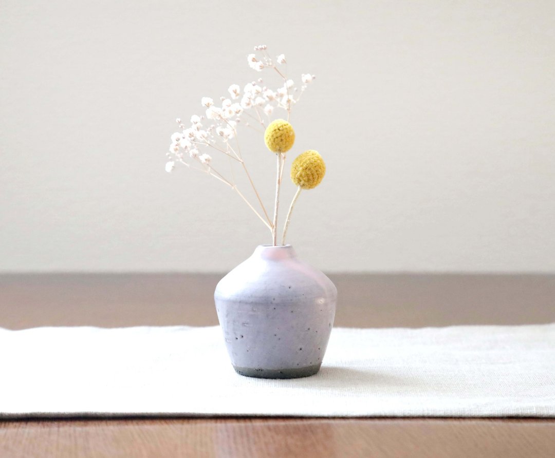 Small vase made of black granite and cherry blossom glaze - 花瓶/陶器 - 陶 粉红色
