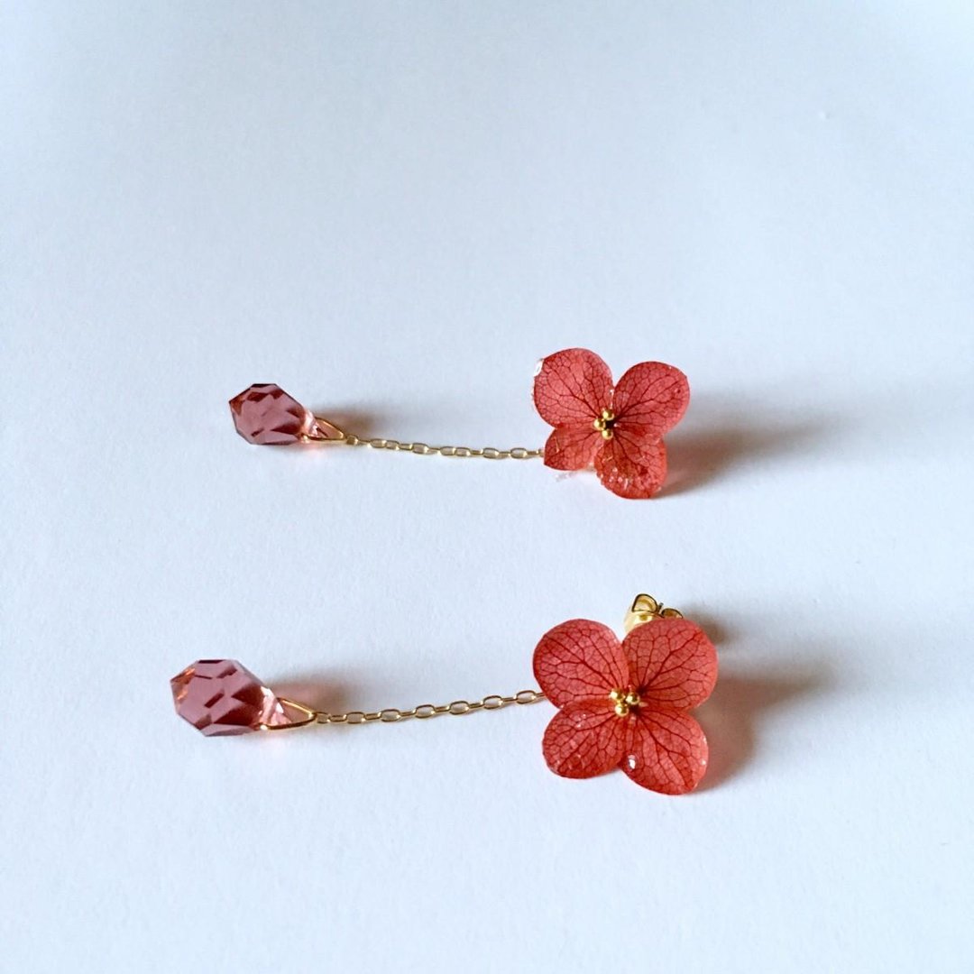 * Red * Hydrangea's Uniwari Earrings Long - 耳环/耳夹 - 植物．花 红色