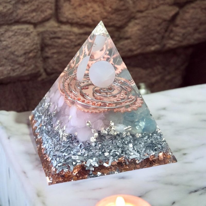 【白月光 奥根能量塔】Orgonite-粉晶 | 海蓝宝 | 手工制作6x6cm - 其他 - 树脂 粉红色