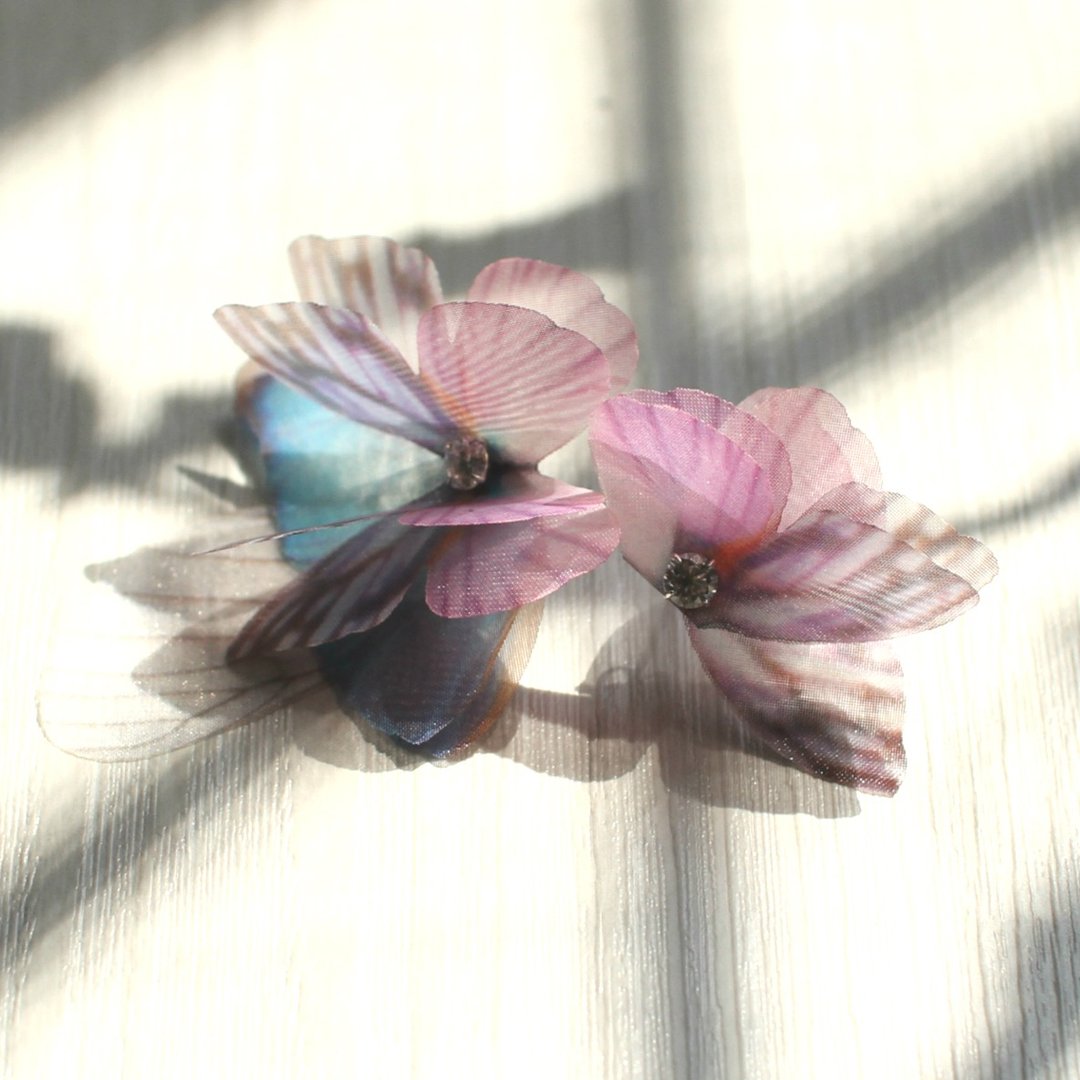 不对称蝴蝶耳环一对&amp;水钻925银耳针 pierced or clip-on earring - 耳环/耳夹 - 丝．绢 粉红色