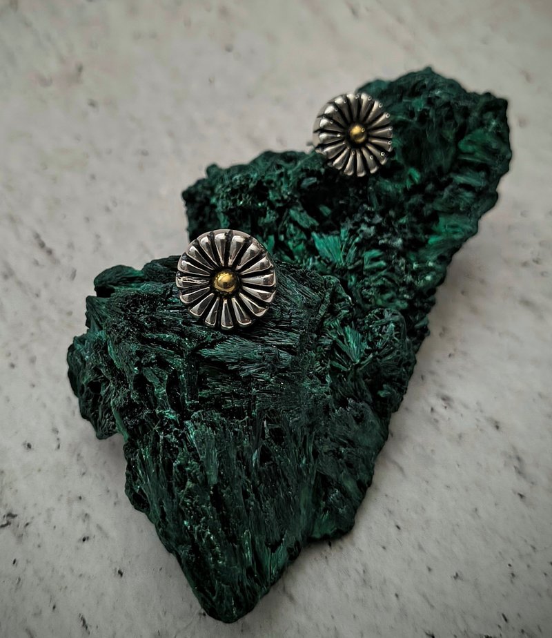 漫想日都系列【十六叶皇菊】925纯银耳饰 | 日本文化  菊纹 - 耳环/耳夹 - 纯银 银色