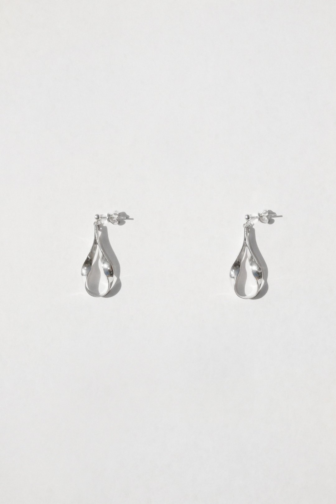 The Flow Earring 水滴耳坠 - 耳环/耳夹 - 纯银 银色