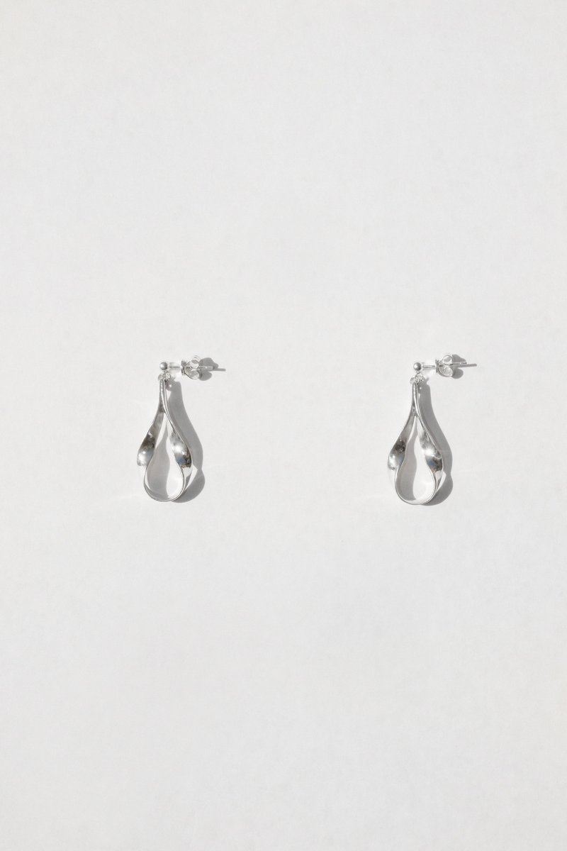 The Flow Earring 水滴耳坠 - 耳环/耳夹 - 纯银 银色