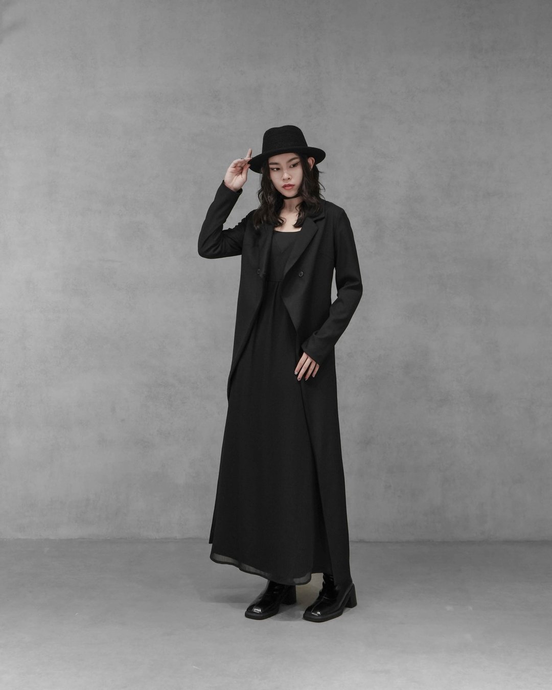 MUKK DESIGN 假两件深V造型拼接洋装 - 洋装/连衣裙 - 聚酯纤维 黑色