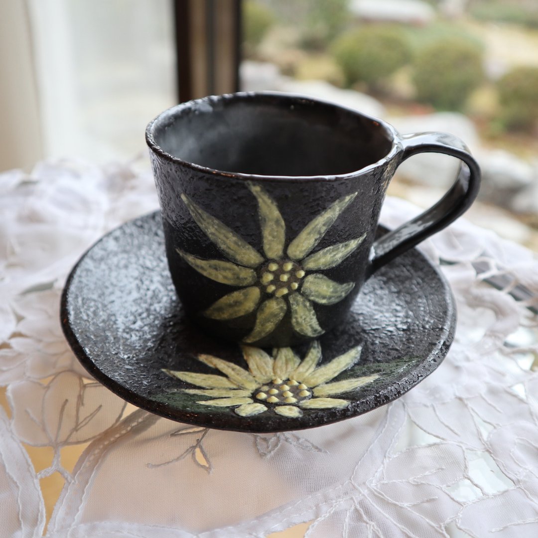 日本制向日葵马克杯黑色手工陶器陶艺 - 咖啡杯/马克杯 - 陶 