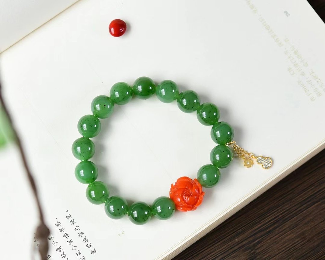 天然乌兰海碧玉菠菜绿猕猴桃搭配南红雕刻牡丹花手串 收藏级 - 手链/手环 - 玉石 